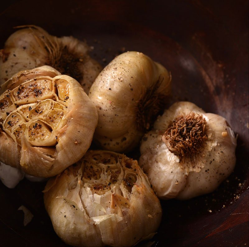 MikeWepplo's tweet photo. Four of a kind, delicious cooked cloves of garlic ready to add some spice to your next meal https://t.co/0coTBJnYRG