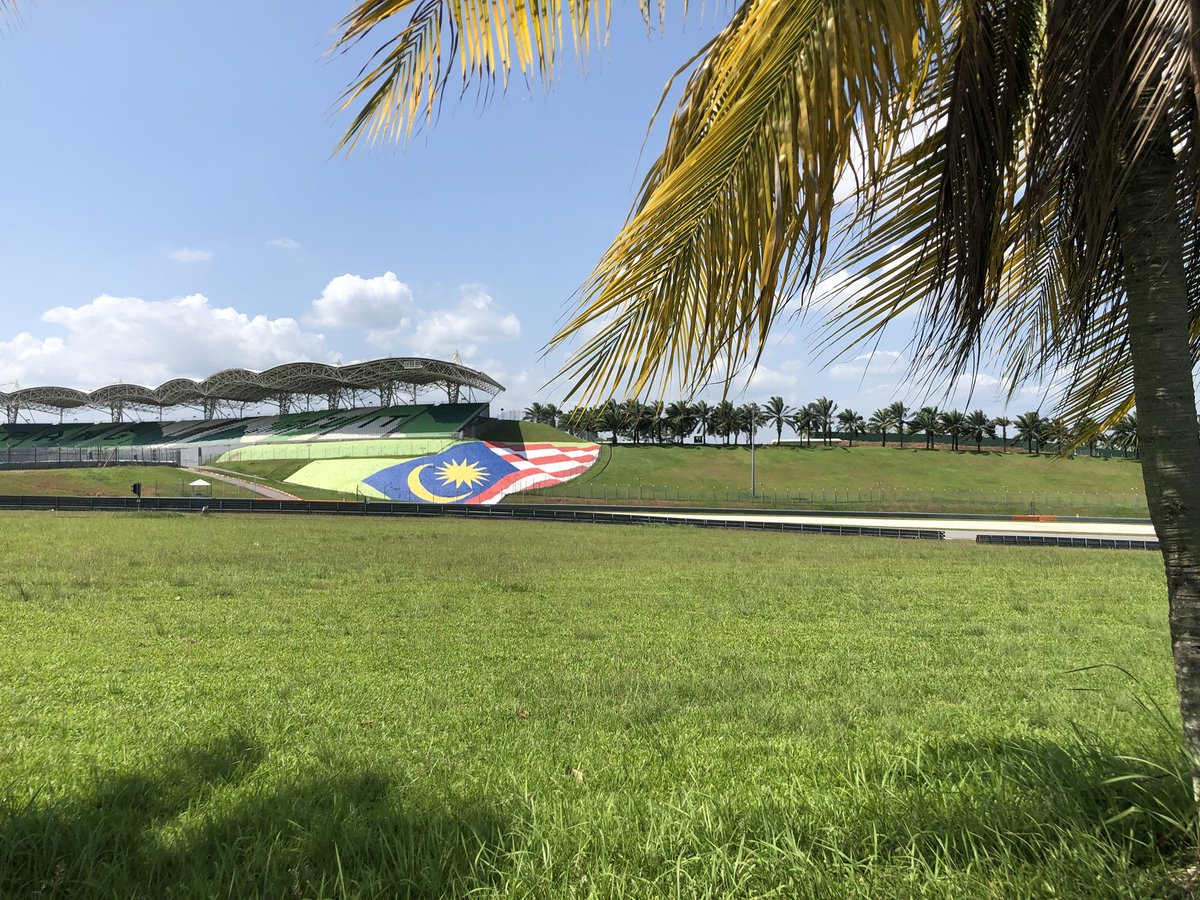 坂東正敬 On Twitter 寒いの苦手だから マレーシアにいます セパンは空港から近いから良いね マレーシア でまた開催してほしいなぁ ちなみにm7さんはマレーシアレクサスディーラーです Driveエナジードリンクもm7さんです レクサスを欲しい方は是非 ムティアラ