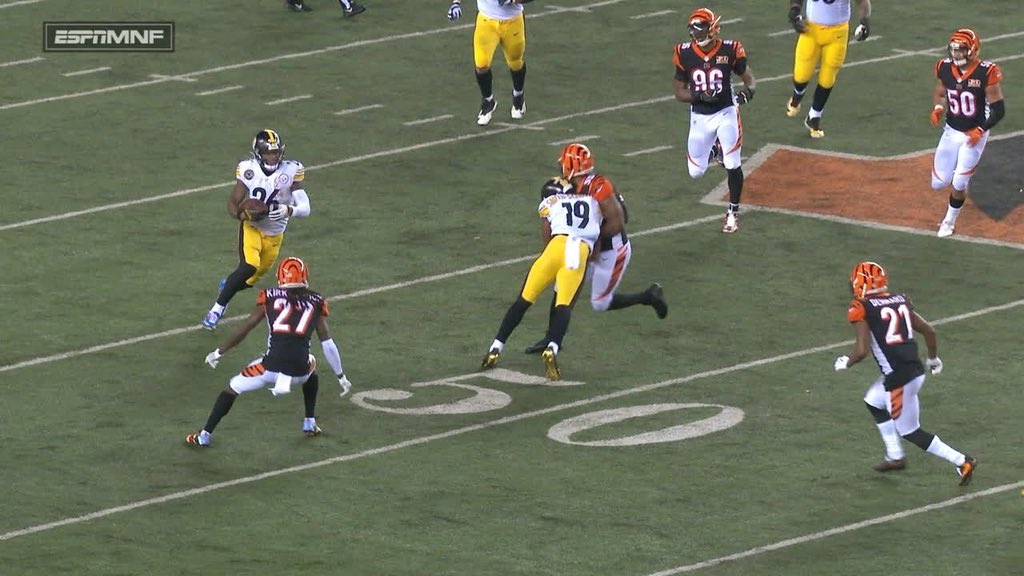 Steph_Corey77's tweet photo. @FootbaIl_Tweets Not helmet to helmet https://t.co/77Uji8FvKj