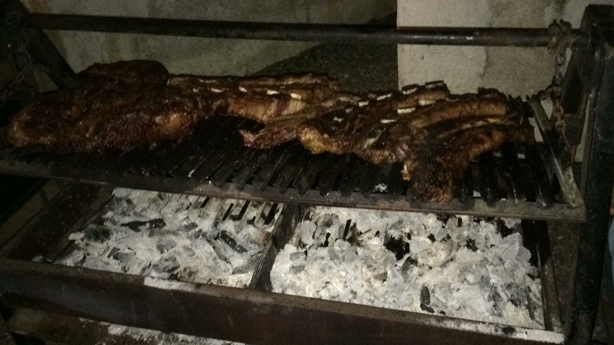 Oaxacanita's tweet photo. El reto hoy en #OC3MITDLabMx fue elaborar una salsa con productos oaxaqueños. Podemos decir que hubo excelentes y deliciosas propuestas. Todos quedamos encantados. Además nos sorprendieron con una parrilla argentina. ¡Gracias @MITEFMexico @dlab_mit @IODEMC_GobOax ! https://t.co/hGc5KAp0qj