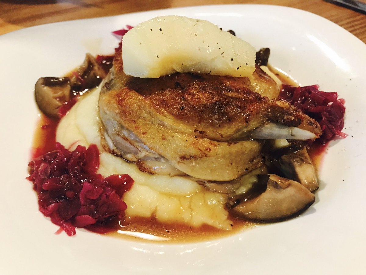hungryghost2014's tweet photo. Wild Market is a newish upscale food court in Shaw Tower with 8 stalls that sells everything from ramen to duck confit to burgers. Please read my review at https://t.co/QASuGQcLve #foodcourt #shawtower #bugis #cityhall #singapore #foodporn #sgeat #foodie https://t.co/r5azlP8n9x