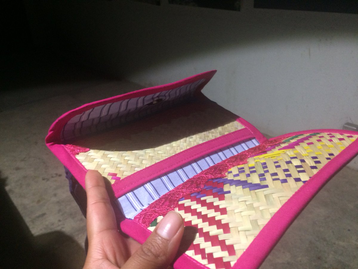Oaxacanita's tweet photo. Y para cerrar el día de hoy, todos los participantes de #OC3MITDLabMx presentamos objetos típicos de nuestra región. Una vez más, reafirmamos la gran riqueza cultural de nuestro estado y lo orgullosos que nos sentimos de nuestras raíces. @MITEFMexico @dlab_mit @IODEMC_GobOax https://t.co/0UXpULfxRV