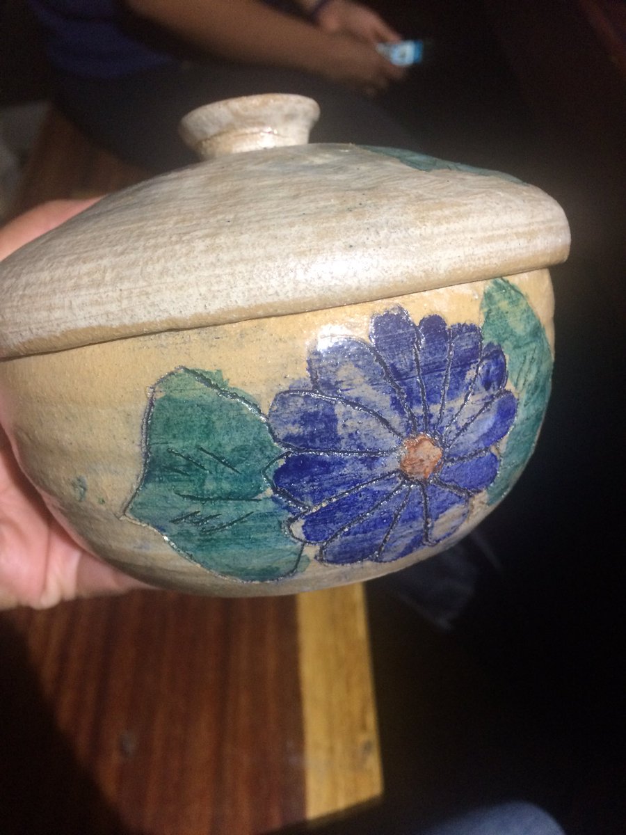 Oaxacanita's tweet photo. Y para cerrar el día de hoy, todos los participantes de #OC3MITDLabMx presentamos objetos típicos de nuestra región. Una vez más, reafirmamos la gran riqueza cultural de nuestro estado y lo orgullosos que nos sentimos de nuestras raíces. @MITEFMexico @dlab_mit @IODEMC_GobOax https://t.co/0UXpULfxRV