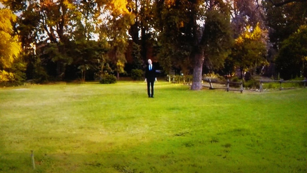 Yuki Makino En Twitter 謎の長身 のっぺらぼう男 スレンダーマン に取り憑かれてしまった男を描く インターネットから生まれた怪人を題材にしたpovホラー 都市伝説 長身の怪人 特に何もしないけどひたすらずっと遠くから見られ続けるというじっとりした