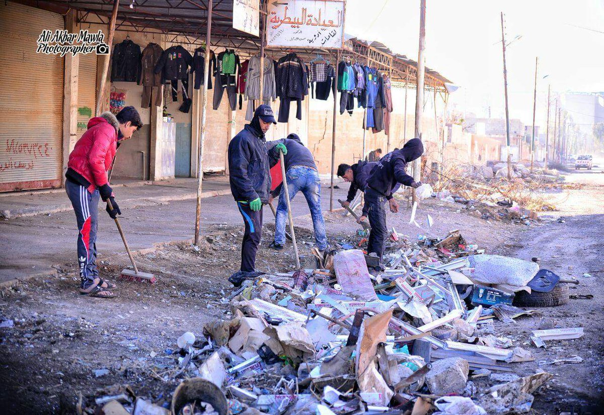 talafargate's tweet photo. كوادر بلدية تلعفر وبإشراف مباشر من مدير البلدية الأستاذ المهندس محسن حسين تباشر برفع نفايات أهالي مدينة تلعفر العائدين إلى مناطقهم بعد تنظيف منازلهم ، بالإضافة إلى استمرارها بـ تنظيف الدوائر الحكومية والمدارس في المدينة

📷 Ali Akbar Mawla

#بوابة_تلعفر https://t.co/sUuytJE5pk