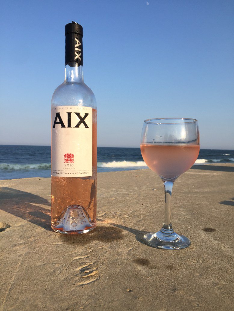 Holiday Luxe List #giftidea AIX Wine is our favourite Rose &amp; a great gift to GIVE this #Christmas. Read it here: mytrendingstories.com/en/article/aix… … Have you entered our #giveaways yet? Free Gift if you Give to Holidays #Heal MUST Give to #win here: mytrendingstories.com/article/a-free… #play <a href="/aixrose/">Aixrose</a>