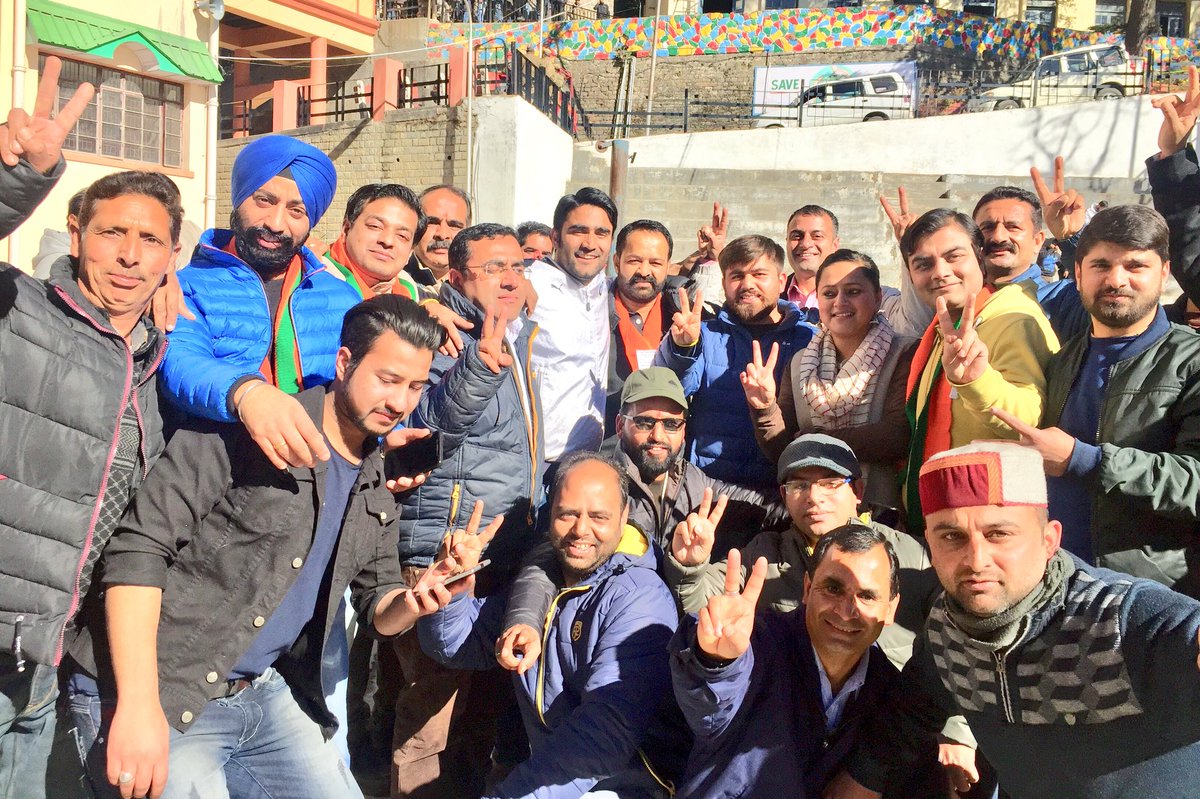 gauravsbjp's tweet photo. Thanks to people of #Shimla for wonderful support . #BJP Suresh Bhardwaj ji #VictoryForDevelopment @narendramodi ✌🏻✌🏻✌🏻 https://t.co/IXM04ofpOV