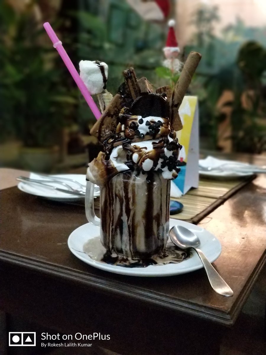 rokeshlalith's tweet image. #monster #chocshake #cookies #cream #ShotonOnePlus #ShotonOnePluS5
