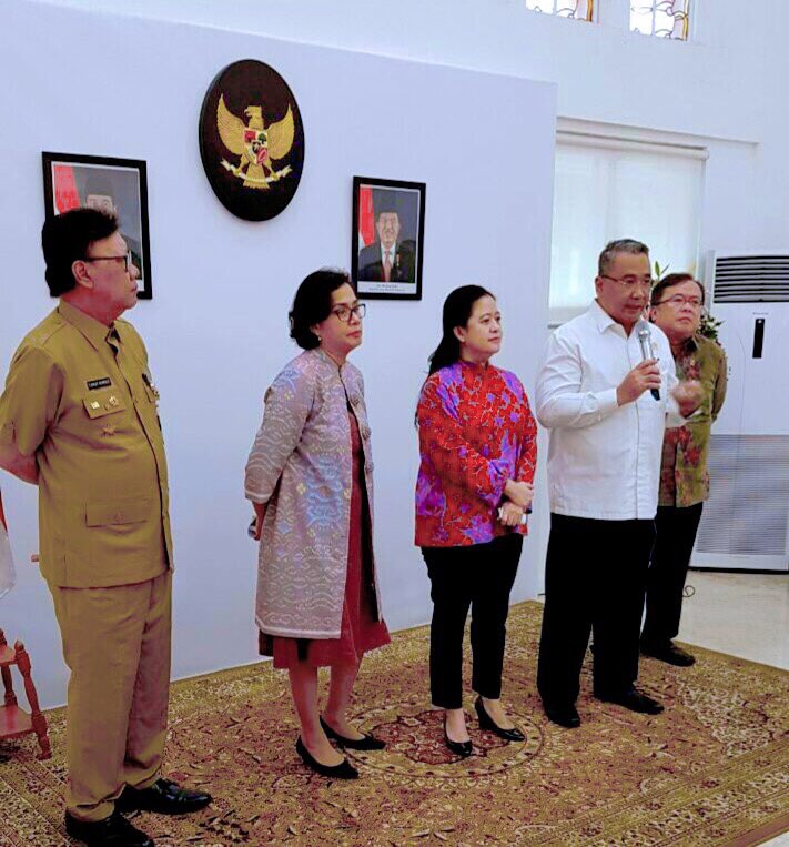 Menteri Desa <a href="/KemenDesa/">Fast Track Travel</a> Bpk <a href="/EkoSandjojo/">Eko P. Sandjojo</a> bersama Mendagri <a href="/Kemendagri_RI/">KEMENDAGRI</a> Menkeu <a href="/KemenkeuRI/">#UangKita</a> Menteri PPN <a href="/BappenasRI/">Kementerian PPN/Bappenas</a> dlm Penandatangan SKB 4 Menteri Ttg Penyelarasan &amp; Penguatan Kebijakan Percepatan Pelaksanaan UU 6/2014; Jakarta, 18/12/17. <a href="/anwsanusi/">Anwar Sanusi</a> <a href="/EkoSandjojo/">Eko P. Sandjojo</a> <a href="/tppindonesia/">Pertepedesia</a>
