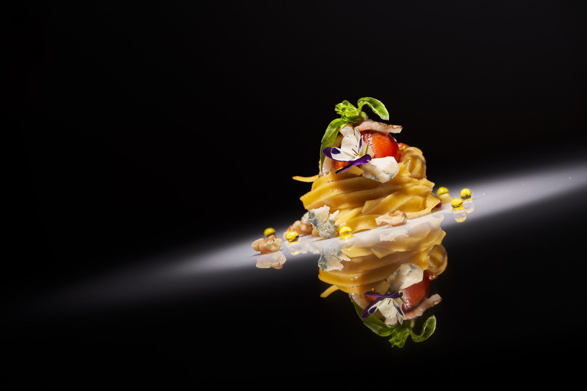 La #noche y el #día de un mismo emplatado, dos iluminaciones que vimos el sábado en una de las prácticas del #Taller de #FotoGastronomica como parte del día del #OrgulloFotografico en @TOOMANYFLASH Hecho con #Luznatural de flashes @Profoto <a href="/Innovafoto/">Innovafoto</a>