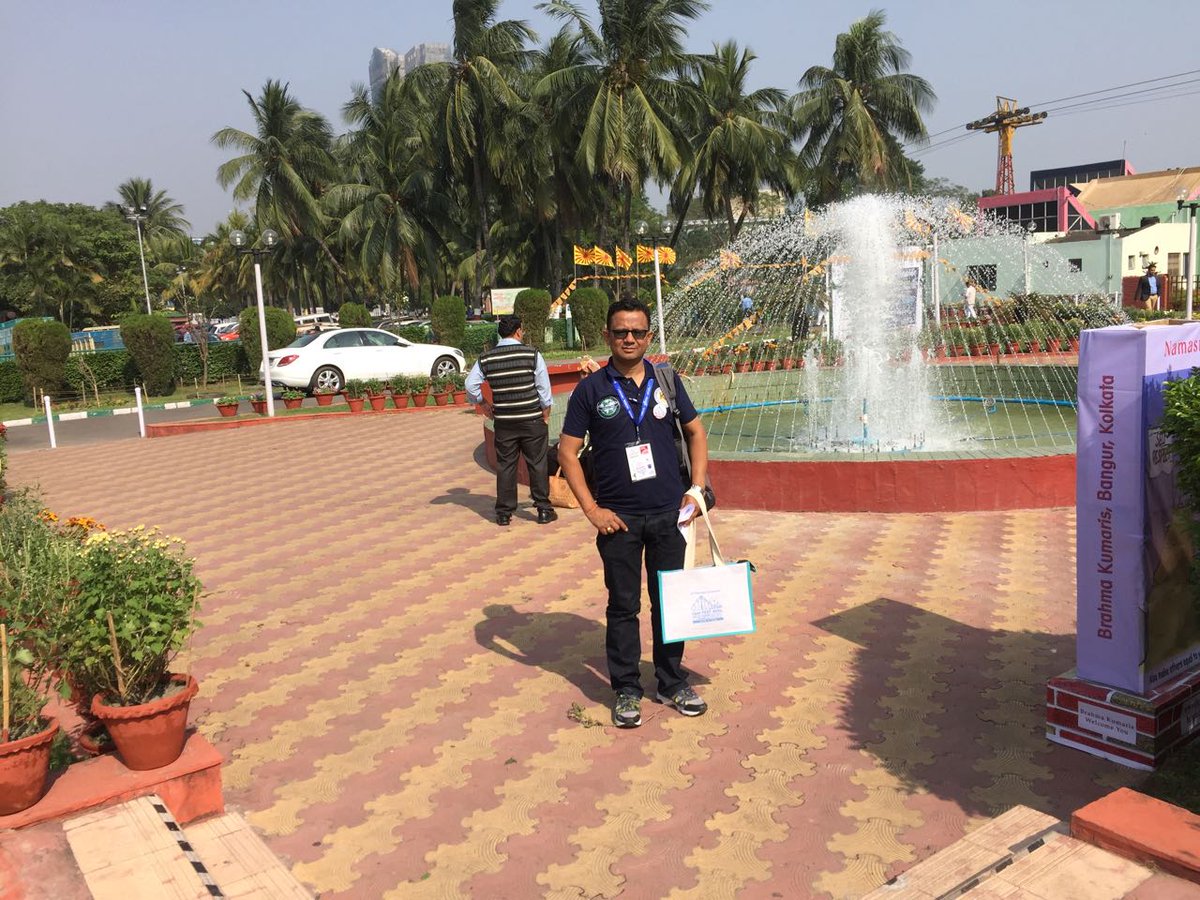 KhadgaSenOli's tweet photo. We at Science City, Kolkata
#Hamfest2017 https://t.co/hdK7deEnuj