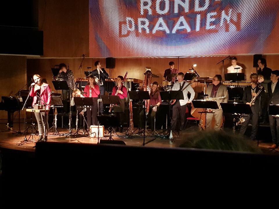marise16ax's tweet photo. Zo blij en dankbaar dat ik met mijn compositie: Even Stil met het NBE dit mag uitvoeren tijdens de #nieuwjaarsconcerten  @het_Isendoorn @ContactMidden Wat een ervaringen doe ik op. Ben er stil van! #varabnn https://t.co/YYoJFjzPVL