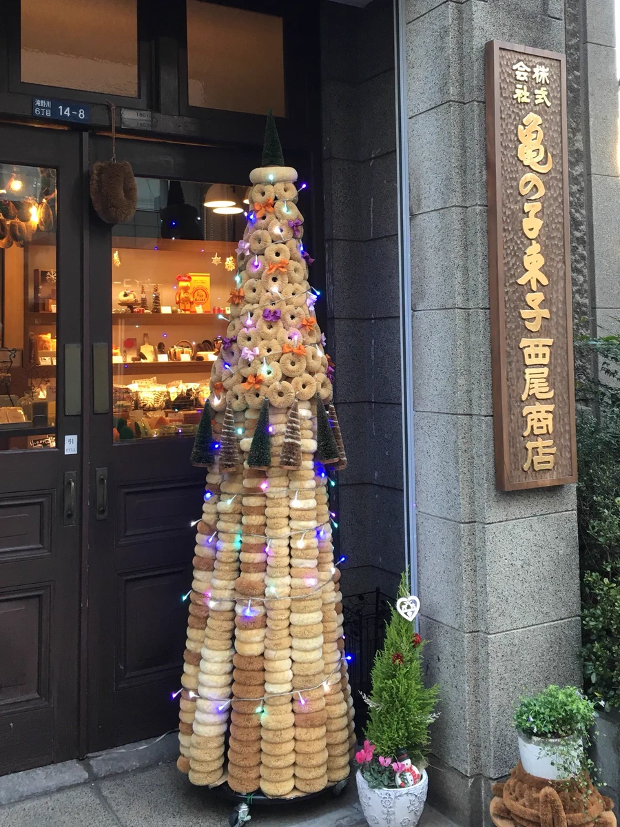 ひょっとして、と思ったらやっぱりたわしできていたクリスマスツリー。