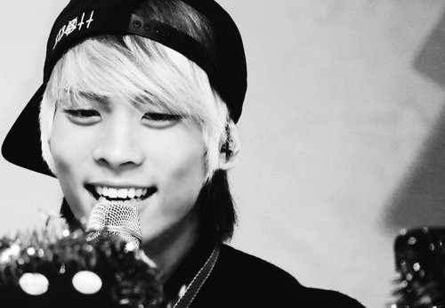 rmjinkive's tweet image. ❝ god picks the prettiest flowers in the garden, today, he has decided to take the purest flower, jonghyun, away ❞

April 8, 1990 – December 18, 2017 
May our angel, rest in peace