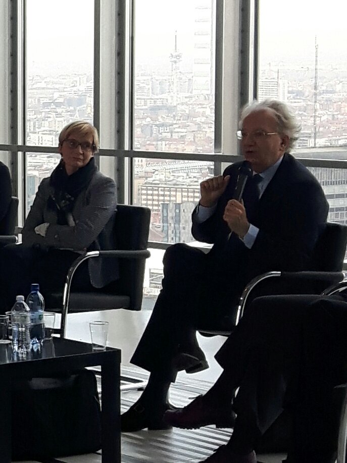 Saravalmaggi's tweet photo. Al Belvedere Jannacci in @ConsLomb a presentare "Crimini contro le #donne" di #FabioRoia, che ha spiegato così scelta titolo libro: «Crimini è termine più forte. L'ho voluto usare perché si capisse finalmente che #violenzacontrodonne è reato. Ancora oggi non è sempre chiaro». https://t.co/fFQWhmrXpB