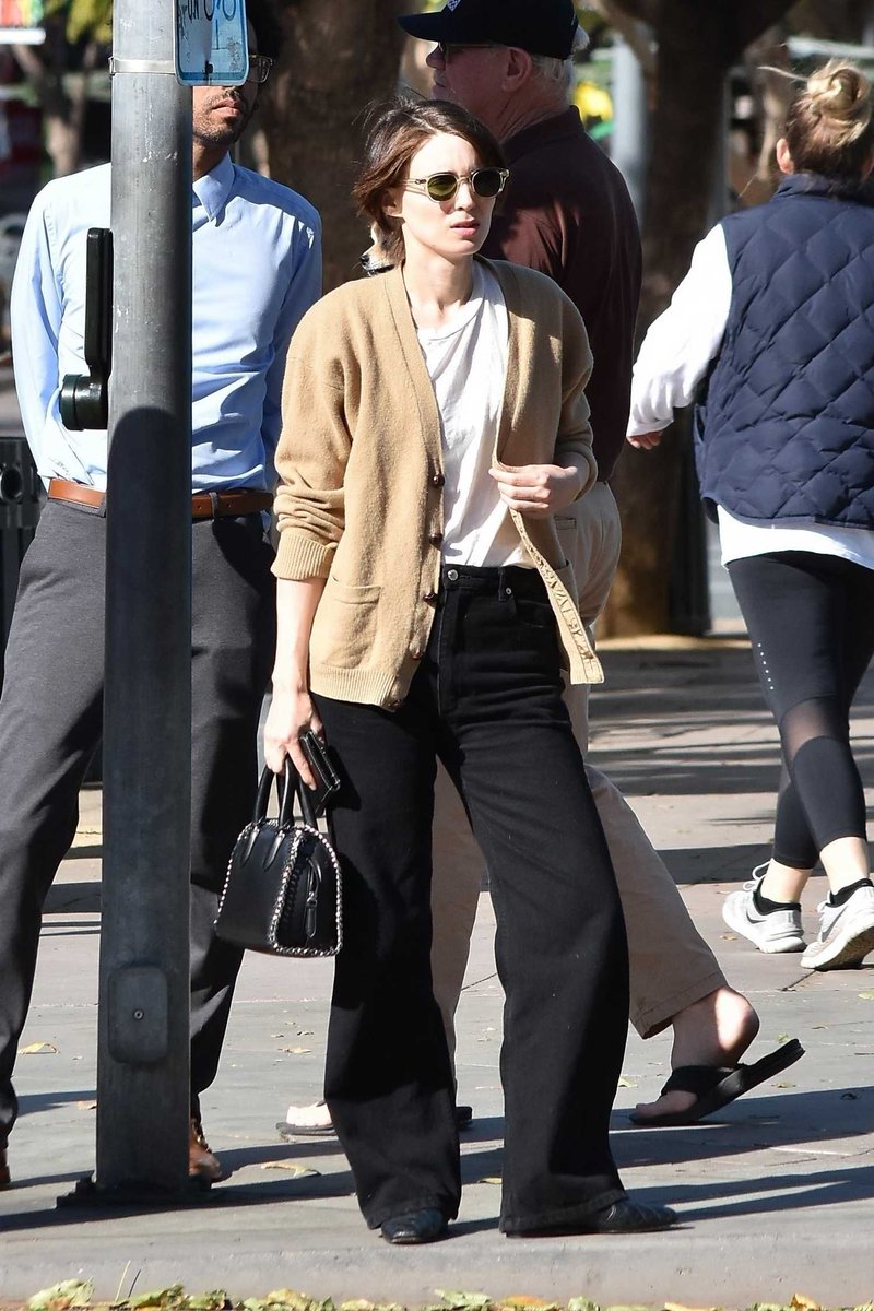 Photoset: Rooney Mara Shopping in LA December 17th