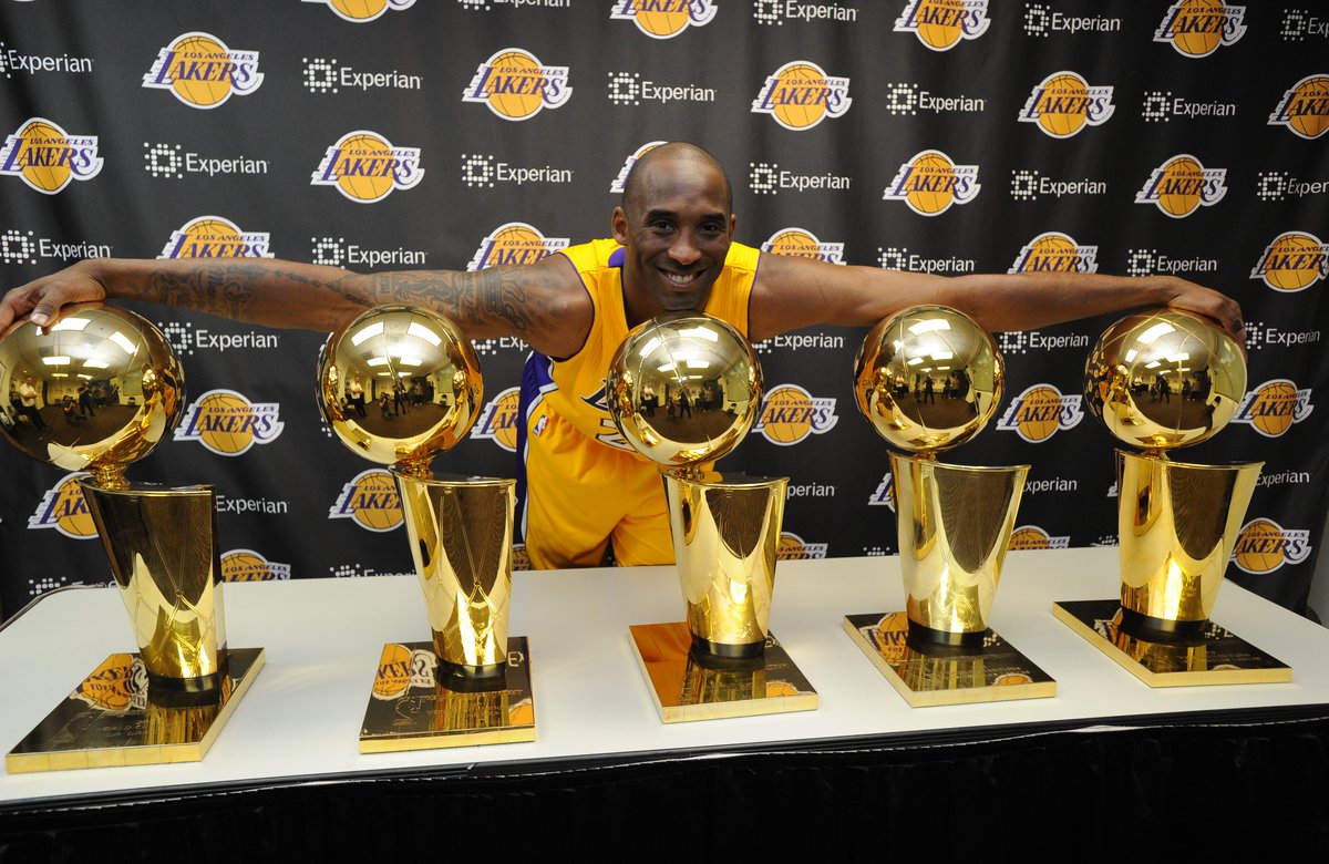 NBAHistory's tweet image. "This happened while Kobe waited to attend a community event at the training facility. The team had the 5 trophies he won exhibited and I asked if he’d do a quick photo with them. Sometimes the best photos happen when you least expect or prepare for them." - @ADBPhotoInc #Ko8e24