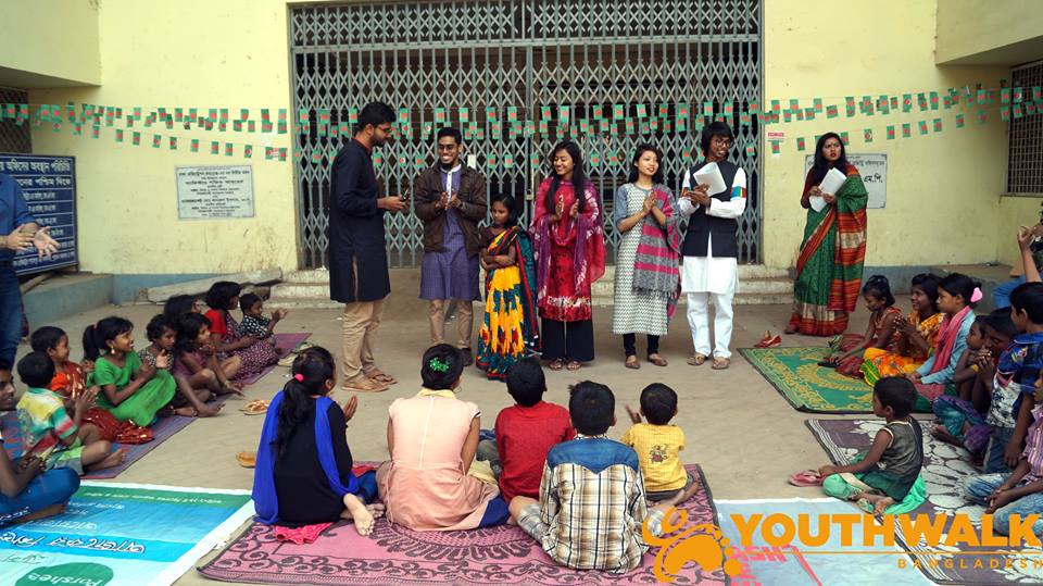 ywbdtweets's tweet photo. @ywbdtweets  celebrates #VictoryDay2017  at #Road2School

#VictoryDay #Bangladesh #Education https://t.co/gbmRSZu1x3