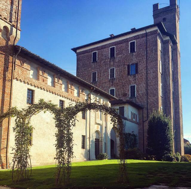 chiaramanzi2's tweet photo. Una Magica Amatriciana che fa Dimagrire, nell'Incantato Castello di Vespolate

Link articolo: https://t.co/CFHNJx7eNs https://t.co/vRlcWhTTV2