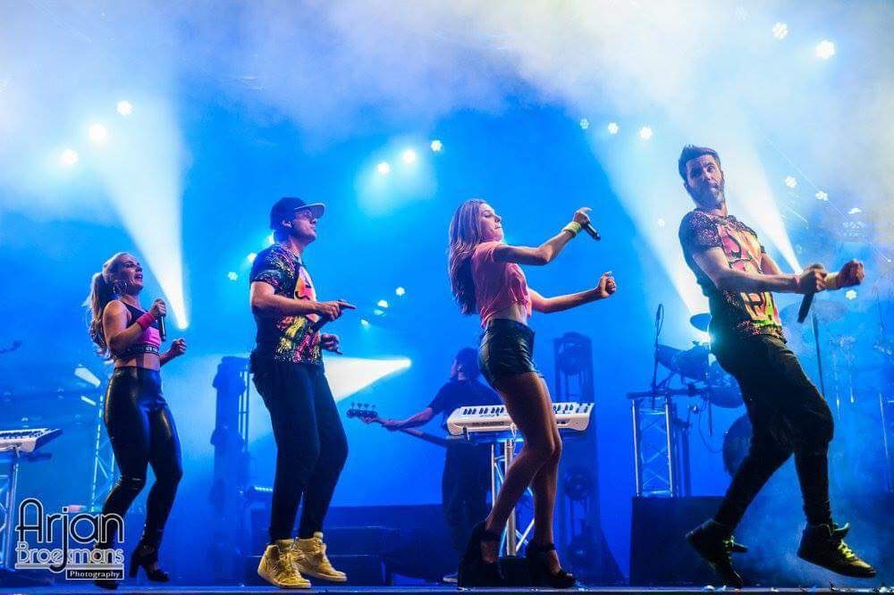 Komend jaar ook een te gekke 90’s-party organiseren? Boek dan de leukste 90’s liveband van Nederland! Meer info: <a href="/VikingEvents/">Viking Entertainment Group</a> #TheUltimate90sLiveShow #Tour2018