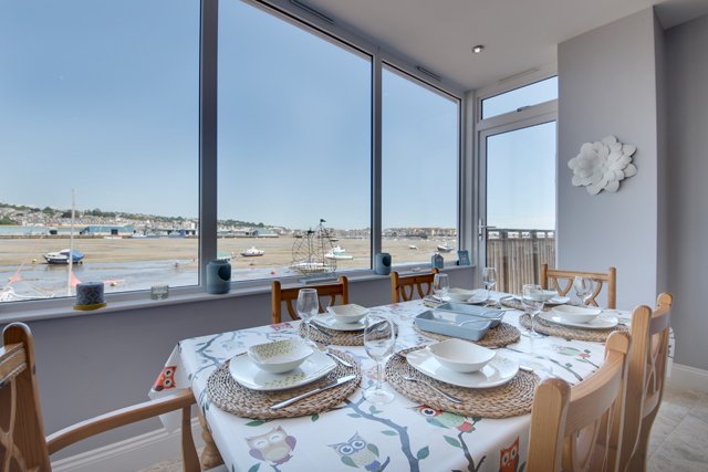 helpfulholidays's tweet photo. Special Offer. 30% off 7 nights from Friday 29th Dec now only £1087.  https://t.co/i4RXAvAv4C #Devon #Shaldon #MondayMotivation #Travel #Holiday #UK https://t.co/KPtCgfgr4v