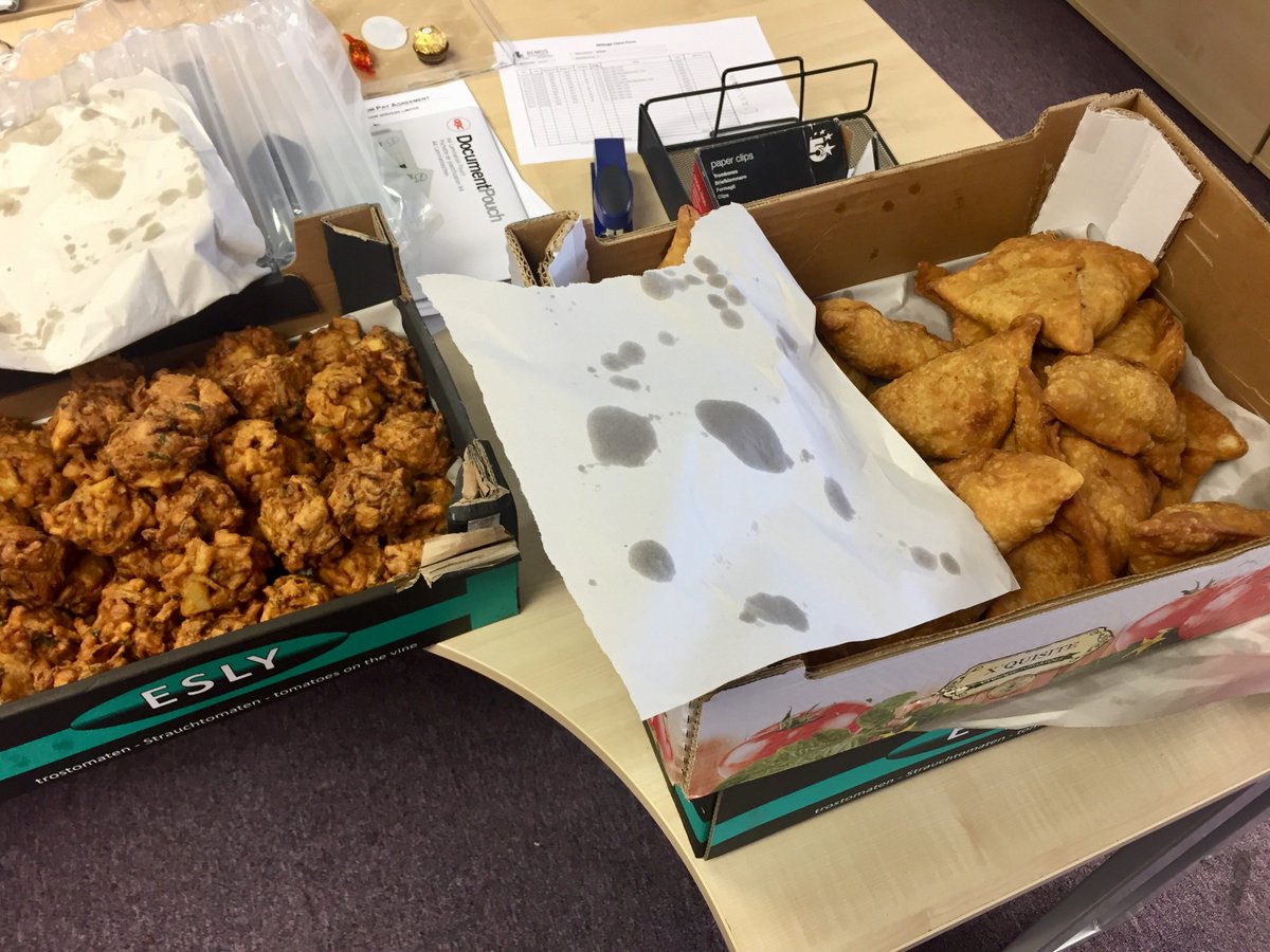 BemusConstruct's tweet photo. Mmm what a christmas treat 🌮 thank you @CreativeNltd for our tasty #samosas and #onionbhajis https://t.co/ABNc4UouxI