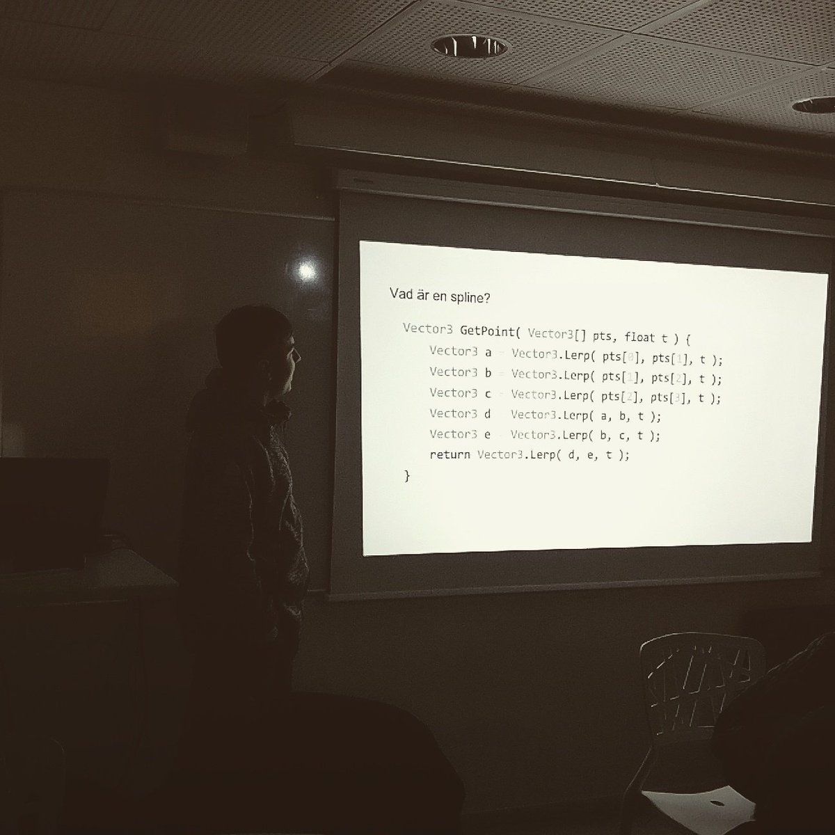 Sebastian from SU151 tals to our first year #gamedev #students about his spline project.

#indiedev #gameprogramming #spline #gamemath #procedural
