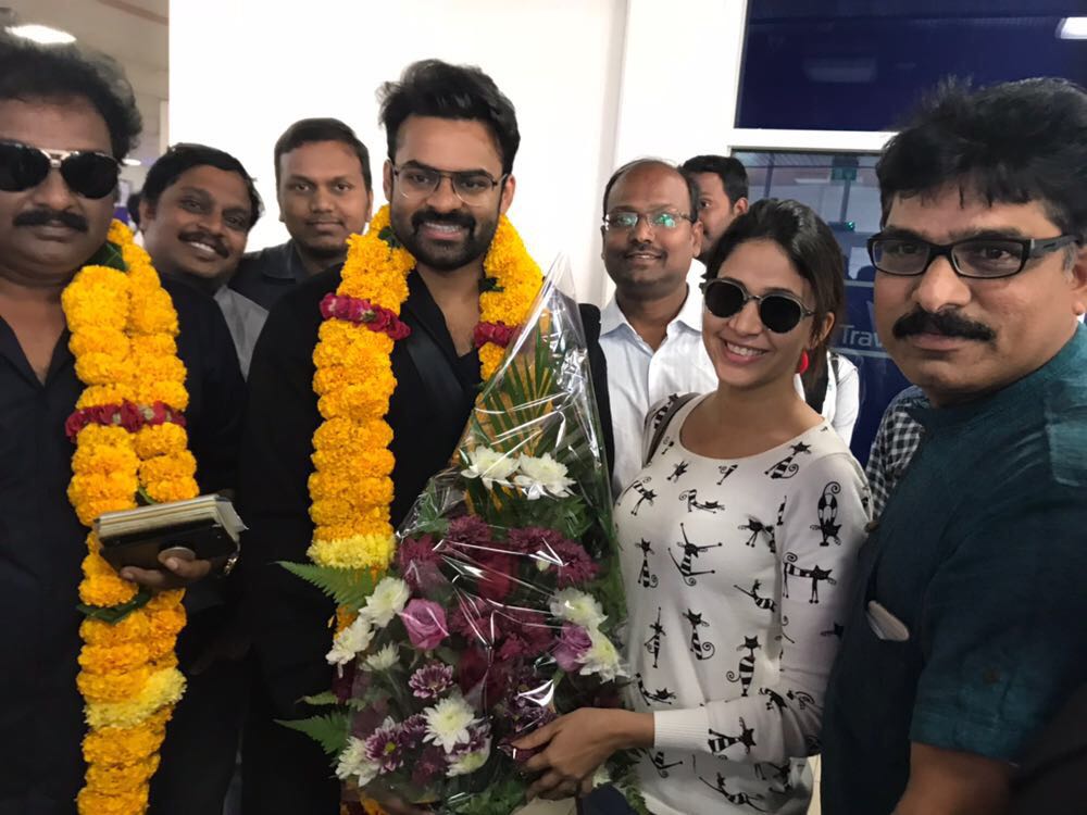 SaiDharamTej_FC's tweet photo. #SupremeHero @IamSaiDharamTej, #VVVinayak, @Itslavanya @CKEntsOffl
and the Unit of #SDT9 received grand welcome from #CMYF (Chiru Mega Youth Force) at Muscat airport
https://t.co/iNuEpkEZlS