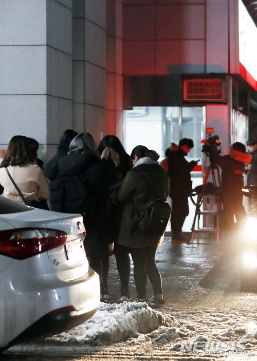 ชนว.ที่ไปรอที่โรงบาล ฝากกำลังใจจากเราไปด้วยนะ #SHINee