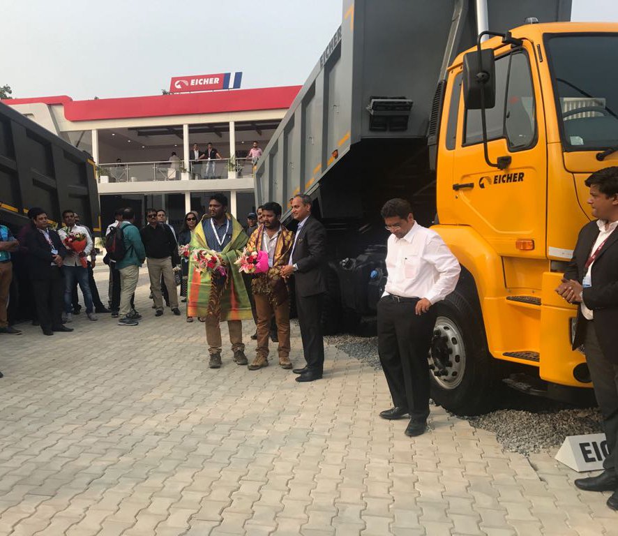 ETBIndia's tweet photo. Eicher felicitates leading trucking entrepreneurs for their association with the biggest fleet of Eicher next-gen trucks. They are the true ambassadors with inspiring stories of profitability in mining & construction business. #EXCON2K2017 #CIIExcon2017 #Excon2017 https://t.co/zpulbvd4bZ