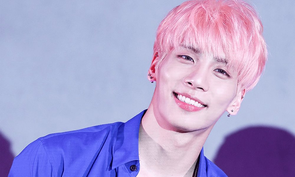 poopheyy's tweet photo. This really reminds every single person that idols are humans too and when too much has been weighing down on them, they can break too, like anyone of us. 
Condolences to Jonghyun's family, friends and all of his fans. Please Rest In Peace. https://t.co/652aiAq40U
