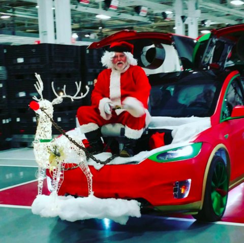 Cosmicstrenght3's tweet photo. 2000 Miles to #Tesla https://t.co/9GGHaf1GZo In these frozen and silent nights
Sometimes in a dream you appear.❄️Outside under the purple sky🌠Diamonds in the snow sparkle Our hearts were singing🎵
It felt like Christmas time
Two thousand miles ❄️ https://t.co/m2dNclaUUo