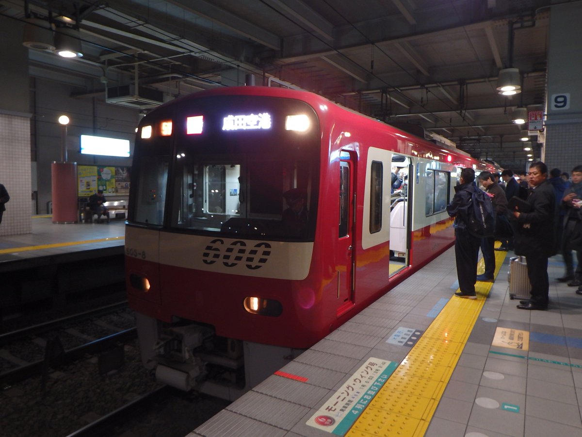 にいてつ Pa Twitter 早朝に連続でやってくる特急成田空港行きと特急羽田空港行き 成田空港行きは泉岳寺からアクセス特急 羽田空港行きは京急 蒲田から各駅に変わる運用 京急本線上大岡