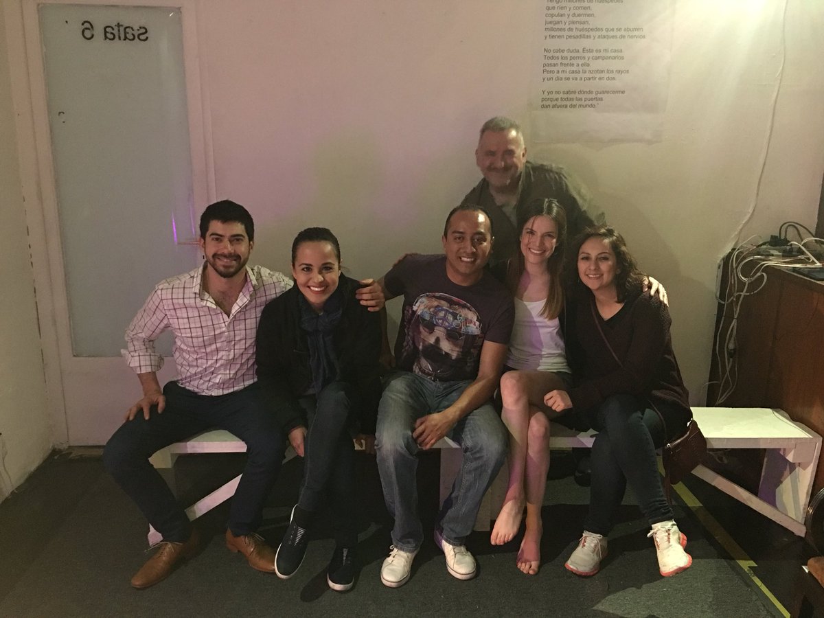 RobleClaroMex's tweet photo. Ellos ya “Construyeron Magia” en la Sala 6. Sólo faltas tú.
Los esperamos el próximo Jueves a partir de las 8:35 pm.
📝 + 🏗 = ❤️
#porMagia
#SomosMicroTeatro 
#MicroteatroMex https://t.co/OyYR4UVhgf