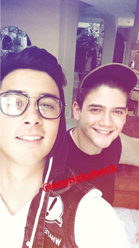 somosdeomarcruz's tweet photo. @SoyRickyBeck muyyyy feliz cumpleaños, pásala increíbleeeee, toda la buena vibra, te amamos.😋💙
#HBDRickyBae #Felices21Ricky https://t.co/t9sNszfCMe