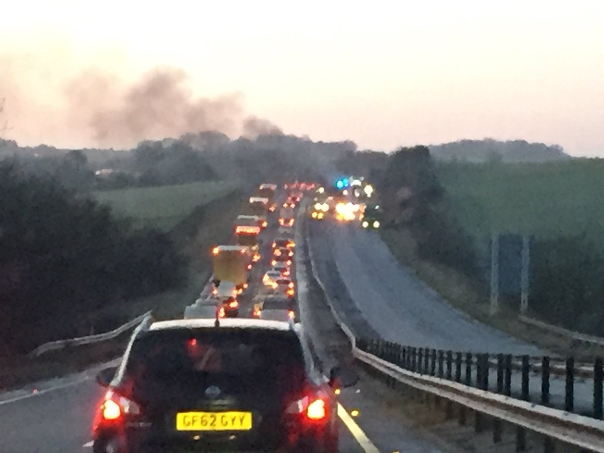 bookofstorage's tweet photo. That’s the A34 Blocked Northbound then at East Ilsley @BBCOxford https://t.co/avHXJgJ4wI