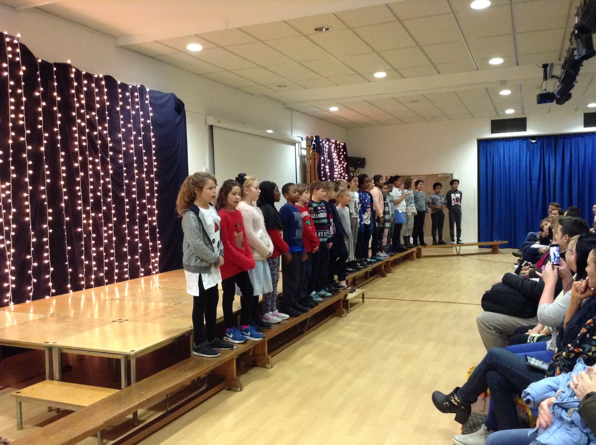 Prior_Weston's tweet image. #mostwonderfultimeoftheyear We have been left with a Christmassy feeling from our Upper School Christmas performance on Friday. #holidaysarecoming #schoolperformance 🎄🎄🎄🎄