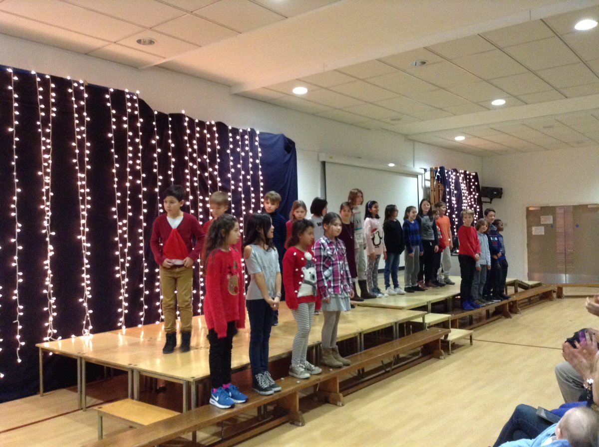Prior_Weston's tweet image. #mostwonderfultimeoftheyear We have been left with a Christmassy feeling from our Upper School Christmas performance on Friday. #holidaysarecoming #schoolperformance 🎄🎄🎄🎄