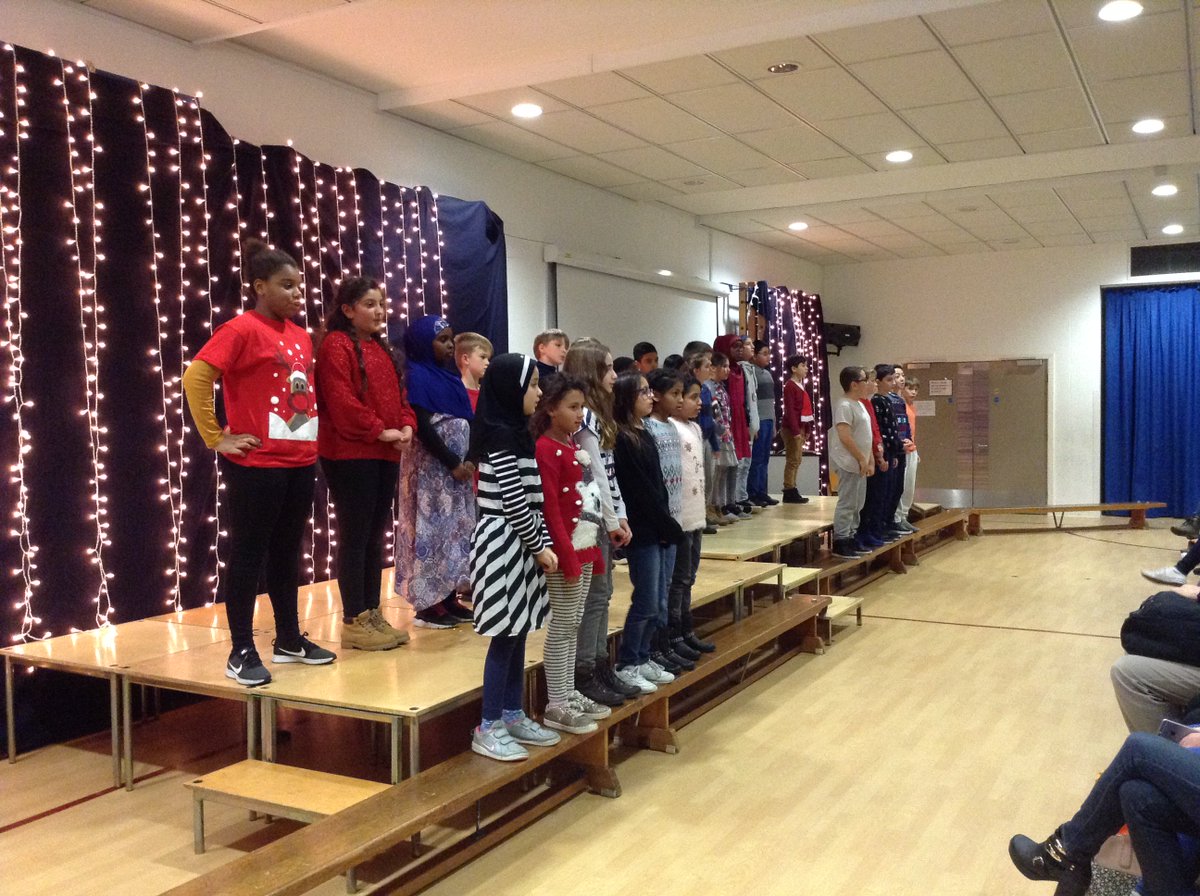 Prior_Weston's tweet image. #mostwonderfultimeoftheyear We have been left with a Christmassy feeling from our Upper School Christmas performance on Friday. #holidaysarecoming #schoolperformance 🎄🎄🎄🎄