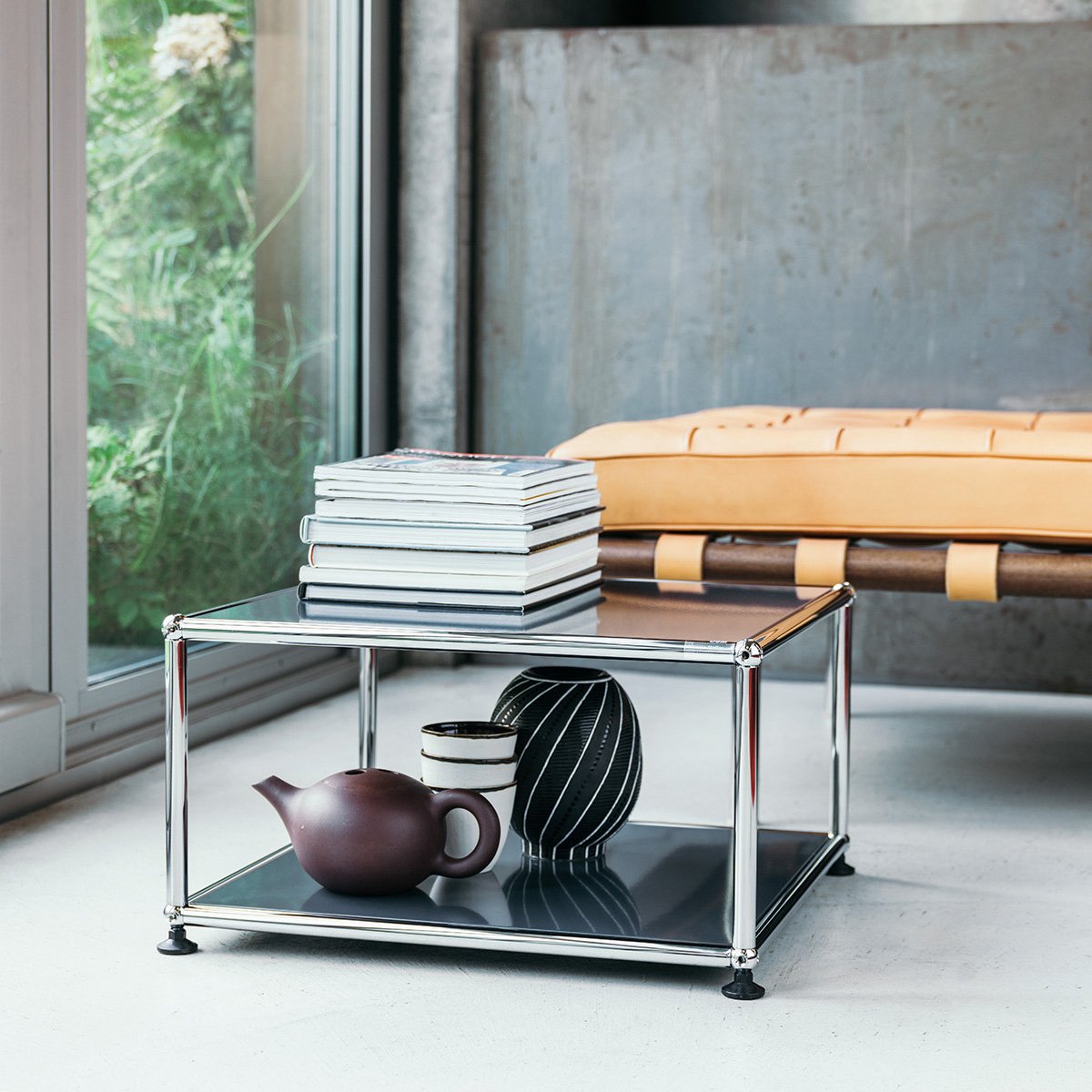 USMfurniture's tweet photo. Last Christmas, I gave you my #couchtable, but the very next day you gave it away. This year, to save me from tears, I’ll keep it to myself. https://t.co/uhr7bP0Xbf #USMhaller https://t.co/JcqjFBTFYX
