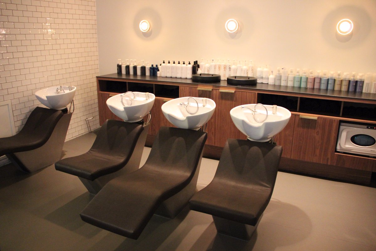 GioCoffeeNL's tweet photo. Bij een bezoek aan een beautysalon kan een goede kop #koffie als start niet ontbreken. Bij Sjenkels ervaren ze dit dagelijks. “Een smaakvolle start met lekkere koffie geeft onze klant meteen een ontspannen gevoel.” https://t.co/NY38vNG8lX https://t.co/JYQ8otD4dU