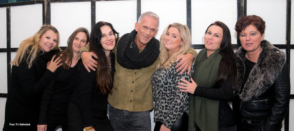 Super trots op mijn Productie team bij <a href="/ToppersvOranje/">Toppers van Oranje</a> ! Op deze meiden kun je altijd bouwen! @tvoranjenl #toppersvanoranje #muziek <a href="/radionlfm/">RADIONL</a> <a href="/story_nl/">Story</a>