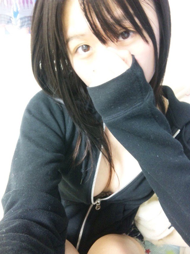 p39DBTSk's tweet photo. 『今』が一番出会えるチャンスだっ！！
セ●レを求める「女子大生」や「jk」が、ガンガン登録しまくってるよ！！
【無料】なんだし、ここは早めに登録した者勝ちだなw
⇒https://t.co/qLCwTGaYtP https://t.co/Jwx4OIZYUy
