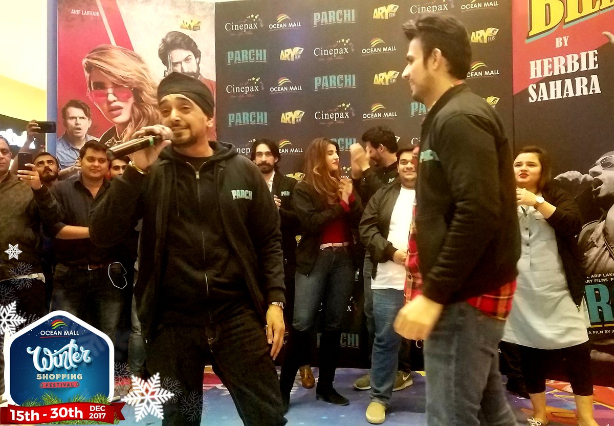 ocean_mall's tweet photo. Star cast of movie PARCHI last night in Ocean Mall Winter Shopping Festival.
#WSF17 #OceanMall #BuyMeAnOcean #HappyShopping #WinterShoppingFestival #TVOnePK #NewsOnePK #Parchi https://t.co/nXwtt2YmoP