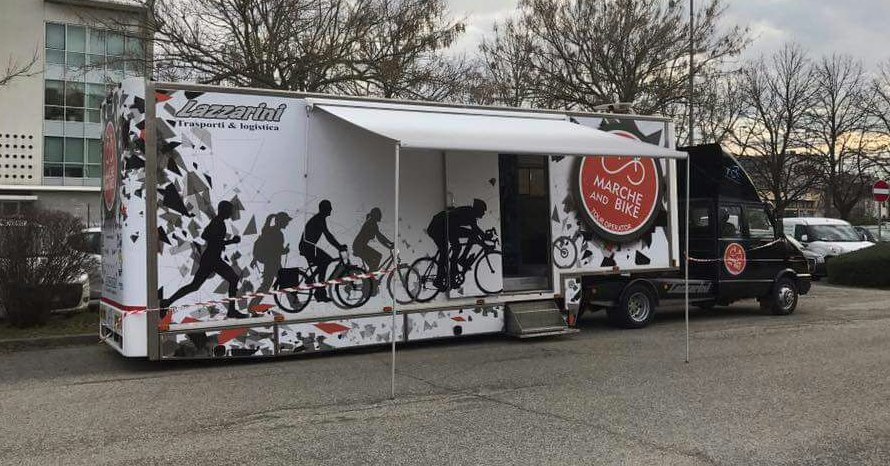 VisualTeamSas's tweet photo. Wrapping su motorhome di @MarcheAndBike https://t.co/PVE7MFQ6JR