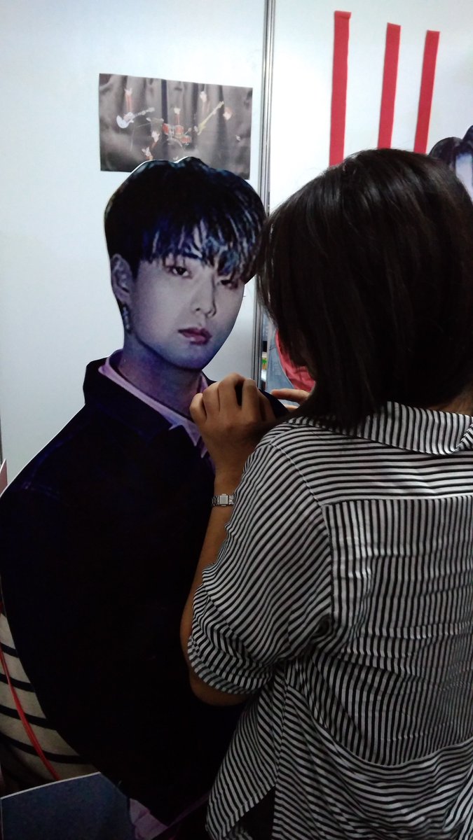 cy_sairinseu's tweet photo. @Jae_Day6 @DAY6Philippines @briiiyain @dysxnoona Ang mga naharas! 😂😂😂
#KPOPCON9 #KPopConvention9 #Day6 #Day6PH #Moonrise #I_Like_You https://t.co/Tpln1wU05o