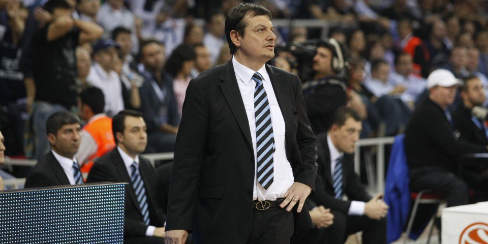 AnadoluEfesSK's tweet photo. Başantrenör Ergin Ataman ile 1.5 senelik sözleşme imzaladık! Ataman'a görevinde başarılar dileriz!
https://t.co/ZxCrsgws2e https://t.co/QoolgK0xcV