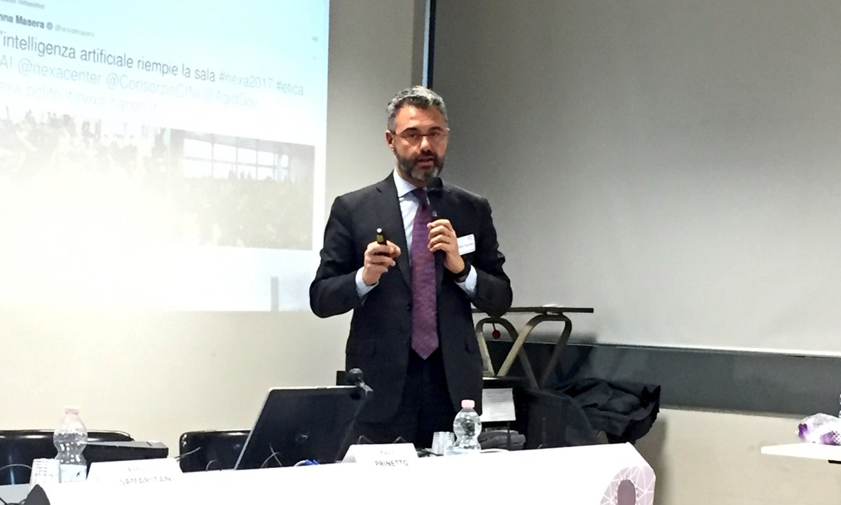 demartin's tweet photo. Antonio Samaritani (DG @AgidGov) inizia il 1^ keynote dell’incontro @nexacenter @LabInfSocieta su etica e governance dell’intelligenza artificiale #nexa2017 https://t.co/kjl8yKhITu