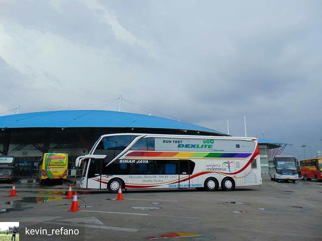 karoseriID's tweet photo. @Regranned from @kevin_refano - Wonderful Terminal Pulogebang ✨
.
Sinar Jaya 🚍
"1DD"
Jetbus SDD2+ By @adiputrogroup 🛠
MercedezBenz OC500RF2542
.
Loc : Terminal Pulogebang , Jakarta Timur 📍
.
#sinarjaya #sinarjayabus #eatsleepbus #mybusmyadventure #follow4follow #sukafot… https://t.co/eX8SPaXug8