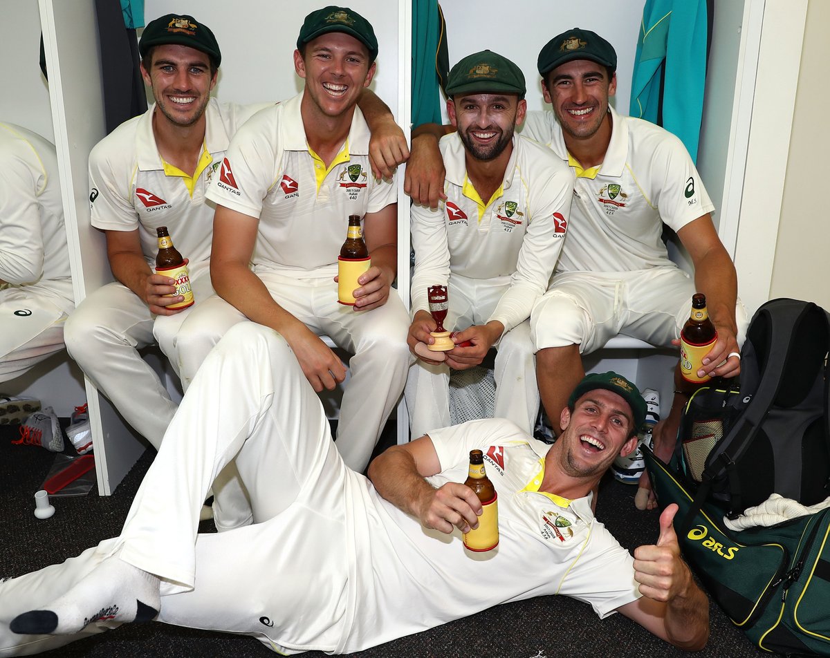 ICC's tweet photo. Australia have their hands back on the #Ashes urn! 🙌 https://t.co/QOLt8HgXTY